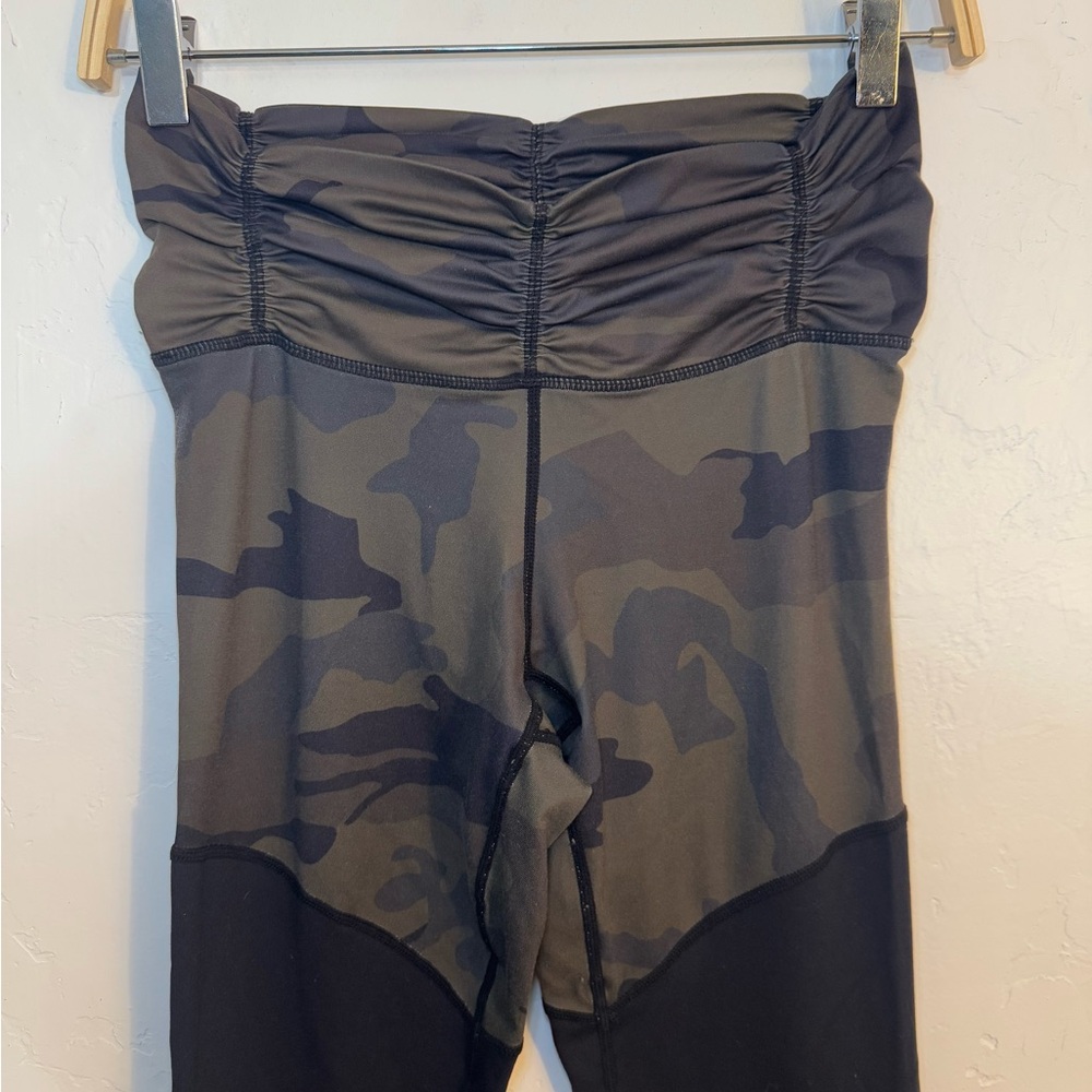 Carbon38 Green Camouflage And Black Leggings Sz M… - image 2